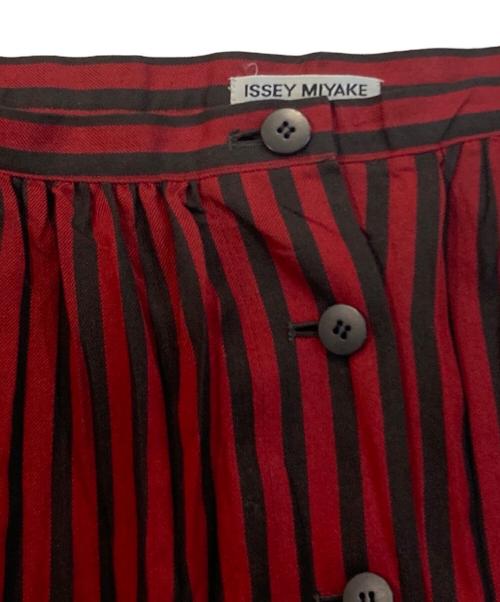 ISSEY MIYAKE（イッセイミヤケ）ISSEY MIYAKE (イッセイミヤケ) ストライプ スカート レッド サイズ:Mの古着・服飾アイテム