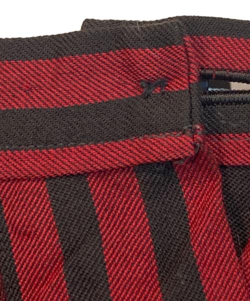 ISSEY MIYAKE（イッセイミヤケ）ISSEY MIYAKE (イッセイミヤケ) ストライプ スカート レッド サイズ:Mの古着・服飾アイテム