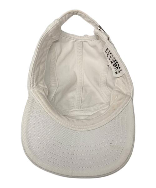MM6 Maison Margiela（エムエムシックスメゾンマルジェラ）MM6 Maison Margiela (エムエムシックスメゾンマルジェラ) ロゴキャップ ホワイト サイズ:3の古着・服飾アイテム