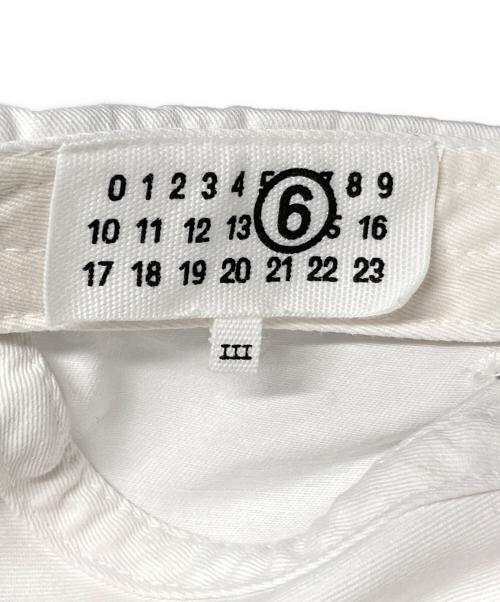 MM6 Maison Margiela（エムエムシックスメゾンマルジェラ）MM6 Maison Margiela (エムエムシックスメゾンマルジェラ) ロゴキャップ ホワイト サイズ:3の古着・服飾アイテム