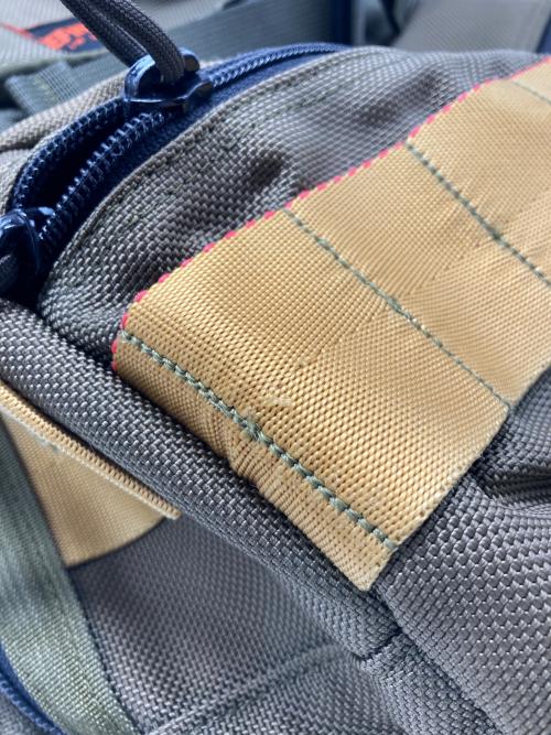 BRIEFING（ブリーフィング）BRIEFING (ブリーフィング) SIMPLE FLAP オリーブの古着・服飾アイテム