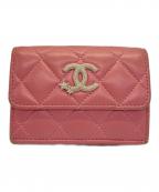 CHANELシャネル）の古着「スターココマーク マトラッセコンパクトウォレット」｜ピンク