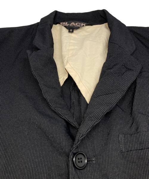 BLACK COMME des GARCONS（ブラックコムデギャルソン）BLACK COMME des GARCONS (ブラックコムデギャルソン) マイクロストライプ 3B シングルテーラードジャケット グレー サイズ:Ｓの古着・服飾アイテム