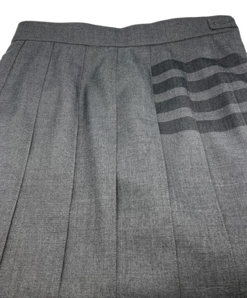 THOM BROWNE. NEW YORK（トムブラウン ニューヨーク）THOM BROWNE. NEW YORK (トムブラウン ニューヨーク) ドロップ バック レディースウール プリーツスカート グレー サイズ:40の古着・服飾アイテム