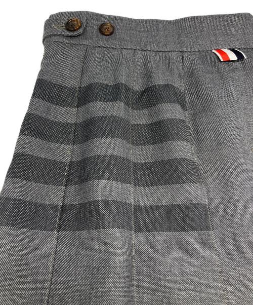 THOM BROWNE. NEW YORK（トムブラウン ニューヨーク）THOM BROWNE. NEW YORK (トムブラウン ニューヨーク) ドロップ バック レディースウール プリーツスカート グレー サイズ:40の古着・服飾アイテム