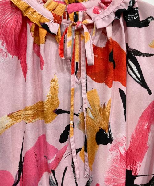 Pinky & Dianne（ピンキーアンドダイアン）Pinky & Dianne (ピンキーアンドダイアン) フラワープリントギャザーブラウス ピンク サイズ:36 未使用品の古着・服飾アイテム