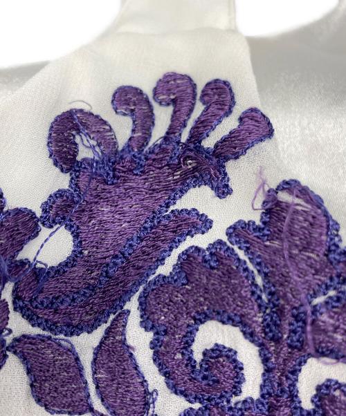 GRACE CONTINENTAL（（グレースコンチネンタル）GRACE CONTINENTAL (（グレースコンチネンタル) アラベスク刺繍ロングワンピース ホワイト×パープル サイズ:36の古着・服飾アイテム
