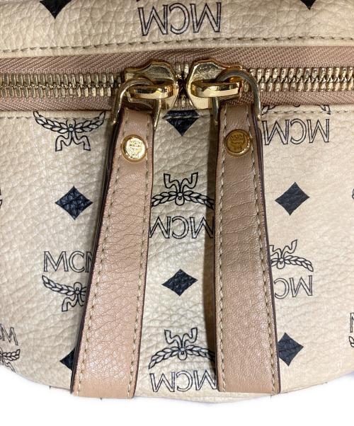MCM（エムシーエム）MCM (エムシーエム) スタッズバクパック ベージュの古着・服飾アイテム