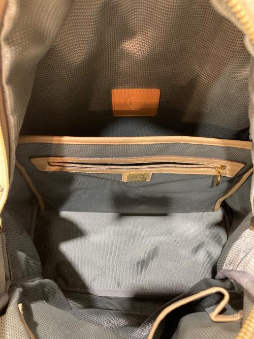 MCM（エムシーエム）MCM (エムシーエム) スタッズバクパック ベージュの古着・服飾アイテム