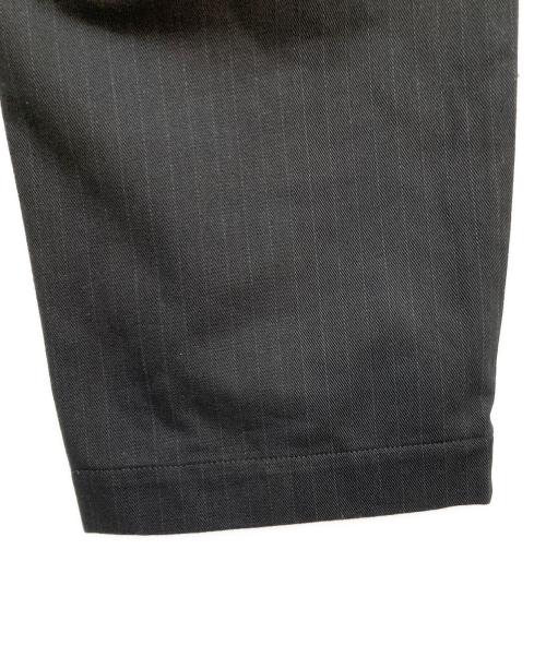 THE SHINZONE（ザ シンゾーン）THE SHINZONE (ザ シンゾーン) B-SHOP (ビショップ) 別注TOMBOY PANTS STRIPE ブラック サイズ:32の古着・服飾アイテム