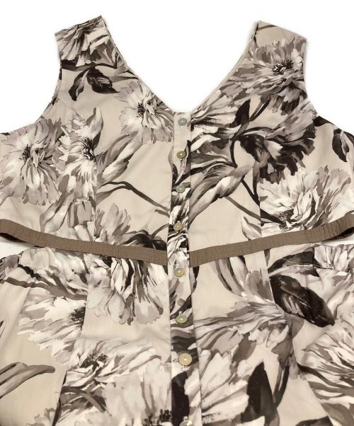 HER LIP TO（ハーリップトゥ）HER LIP TO (ハーリップトゥ) Floral Cut-Out Long Dress ホワイト サイズ:M 未使用品の古着・服飾アイテム