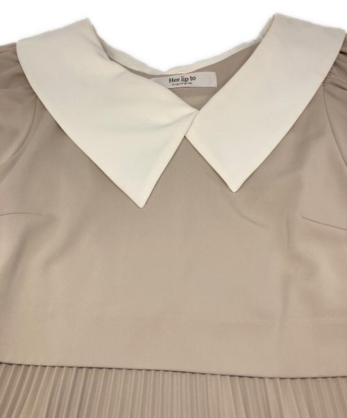 HER LIP TO（ハーリップトゥ）HER LIP TO (ハーリップトゥ) Butterfly Collar Pleated Dress ベージュ サイズ:Ｓの古着・服飾アイテム