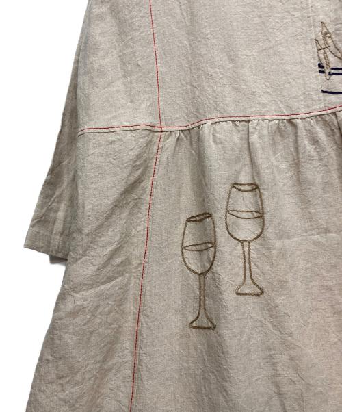 BEARDSLEY（ビアズリー）BEARDSLEY (ビアズリー) ランチ刺繍リネンワンピース ベージュ サイズ:FREEの古着・服飾アイテム