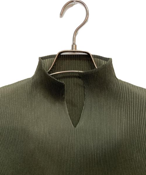 ISSEY MIYAKE FETE（イッセイミヤケフェット）ISSEY MIYAKE FETE (イッセイミヤケフェット) プリーツカットソー グリーン サイズ:2の古着・服飾アイテム