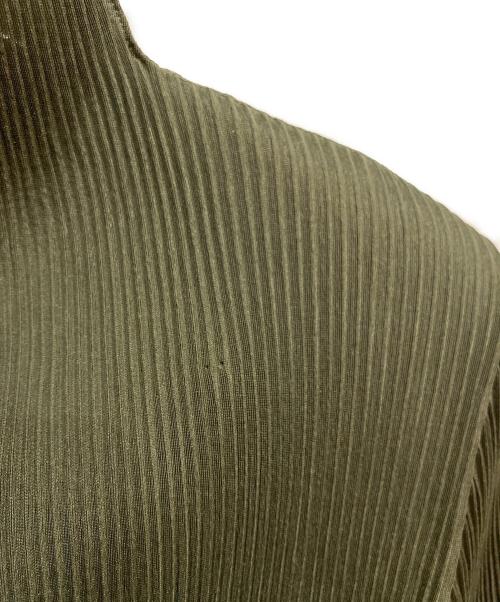 ISSEY MIYAKE FETE（イッセイミヤケフェット）ISSEY MIYAKE FETE (イッセイミヤケフェット) プリーツカットソー グリーン サイズ:2の古着・服飾アイテム