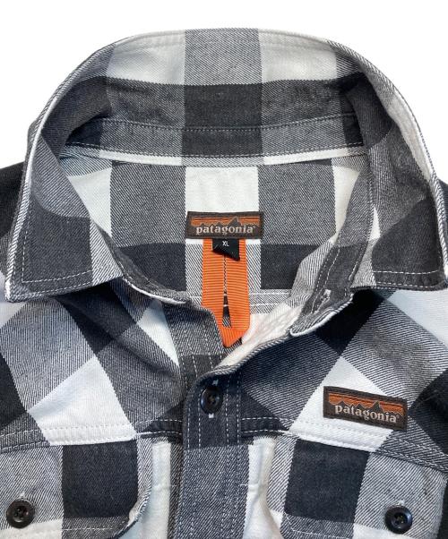 Patagonia（パタゴニア）Patagonia (パタゴニア) ファリアーズ シャツ ホワイト×ブラック サイズ:XLの古着・服飾アイテム