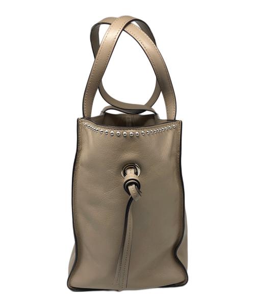 J&M DAVIDSON（ジェイ＆エム デヴィッドソン）J&M DAVIDSON (ジェイ＆エム デヴィッドソン) BELLE MINI スタッズバッグ ベージュ サイズ:サイズ詳細参照の古着・服飾アイテム