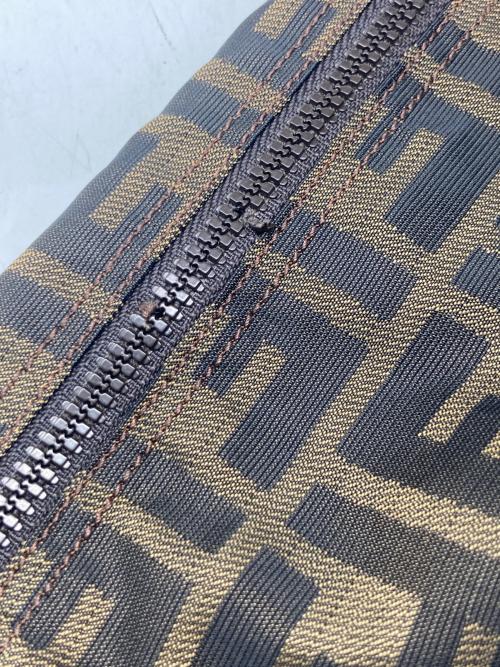 FENDI（フェンディ）FENDI (フェンディ) ズッカ柄ポーチ ブラウンの古着・服飾アイテム