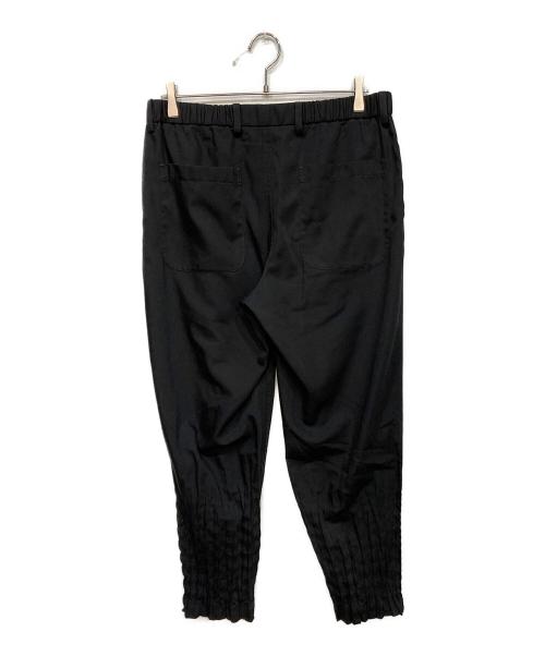 ISSEY MIYAKE（イッセイミヤケ）ISSEY MIYAKE (イッセイミヤケ) 裾プリーツパンツ ブラック サイズ:3の古着・服飾アイテム