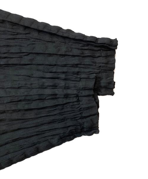 ISSEY MIYAKE（イッセイミヤケ）ISSEY MIYAKE (イッセイミヤケ) 裾プリーツパンツ ブラック サイズ:3の古着・服飾アイテム