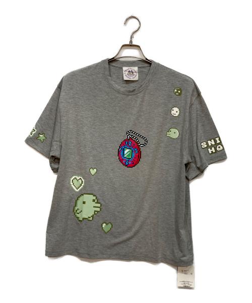 SNIDEL HOME（スナイデルホーム）SNIDEL HOME (スナイデルホーム) たまごっち (タマゴッチ) くちぱっち Tシャツ グレー サイズ:FREE 未使用品の古着・服飾アイテム