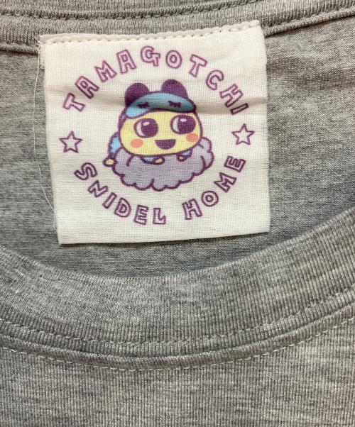 SNIDEL HOME（スナイデルホーム）SNIDEL HOME (スナイデルホーム) たまごっち (タマゴッチ) くちぱっち Tシャツ グレー サイズ:FREE 未使用品の古着・服飾アイテム