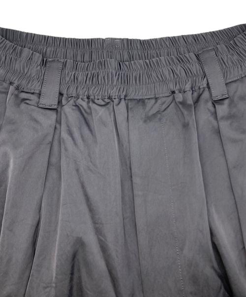 MAISON SPECIAL（メゾンスペシャル）MAISON SPECIAL (メゾンスペシャル) Drapery Satin Prime-Wide Cargo Pants グレー サイズ:1の古着・服飾アイテム
