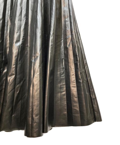 MM6 Maison Margiela（エムエムシックスメゾンマルジェラ）MM6 Maison Margiela (エムエムシックスメゾンマルジェラ) コーティング フェイクレザープリーツスカート ブラック サイズ:38の古着・服飾アイテム