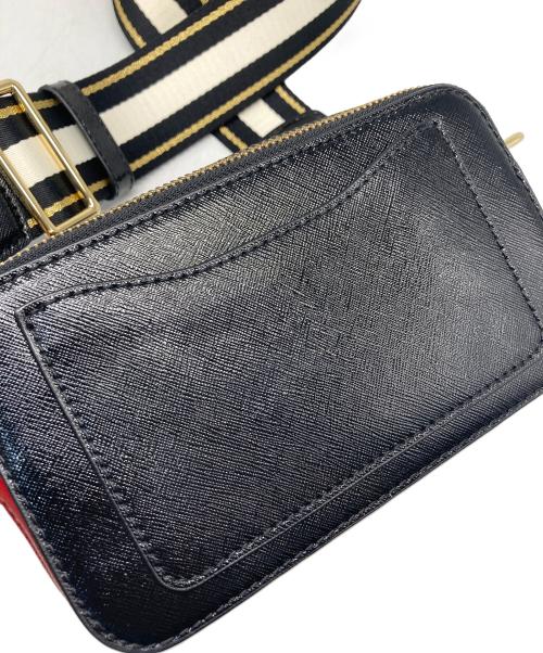 MARC JACOBS（マークジェイコブス）MARC JACOBS (マークジェイコブス) ザ スナップショット ブラック×レッドの古着・服飾アイテム