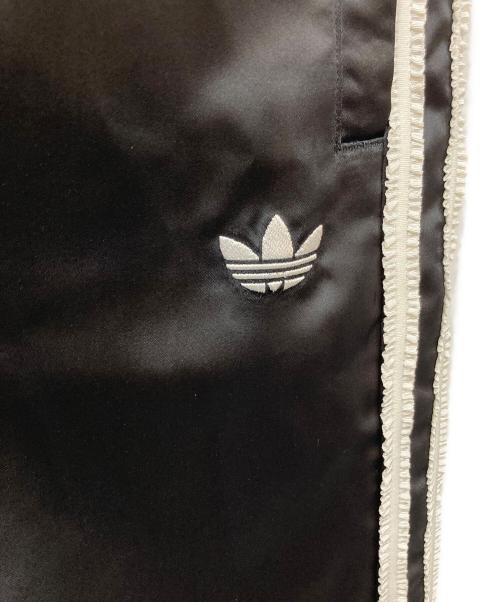 adidas（アディダス）adidas (アディダス) フリルラインサテン ファイヤーバード トラックパンツ ブラック サイズ:Mの古着・服飾アイテム