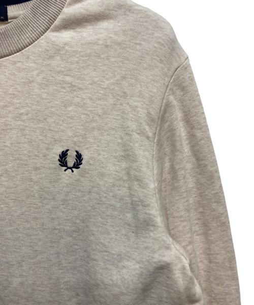 FRED PERRY（フレッドペリー）FRED PERRY (フレッドペリー) ロゴ刺繍クルーネックスウェット ベージュ サイズ:ＸＬの古着・服飾アイテム