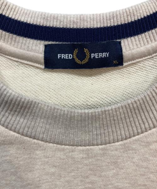 FRED PERRY（フレッドペリー）FRED PERRY (フレッドペリー) ロゴ刺繍クルーネックスウェット ベージュ サイズ:ＸＬの古着・服飾アイテム