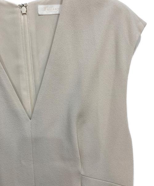 BALLSEY（ボールジィ）BALLSEY (ボールジィ) ドライアムンゼン Vネックフィットワンピース ベージュ サイズ:36の古着・服飾アイテム
