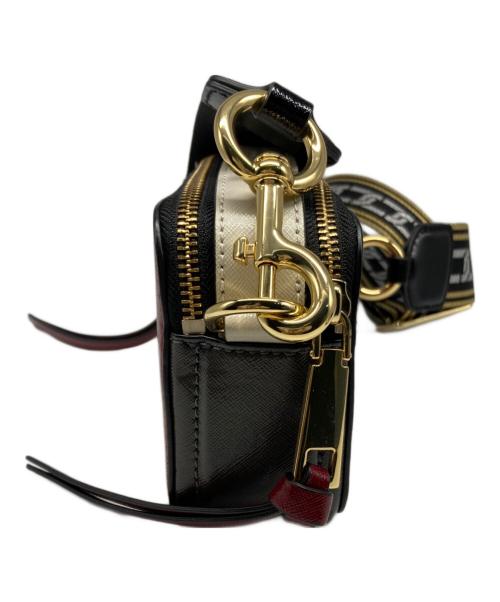 MARC JACOBS（マークジェイコブス）MARC JACOBS (マークジェイコブス) ザ スナップショット レッド×グレーの古着・服飾アイテム