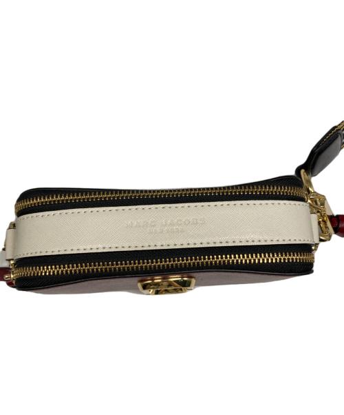 MARC JACOBS（マークジェイコブス）MARC JACOBS (マークジェイコブス) ザ スナップショット レッド×グレーの古着・服飾アイテム