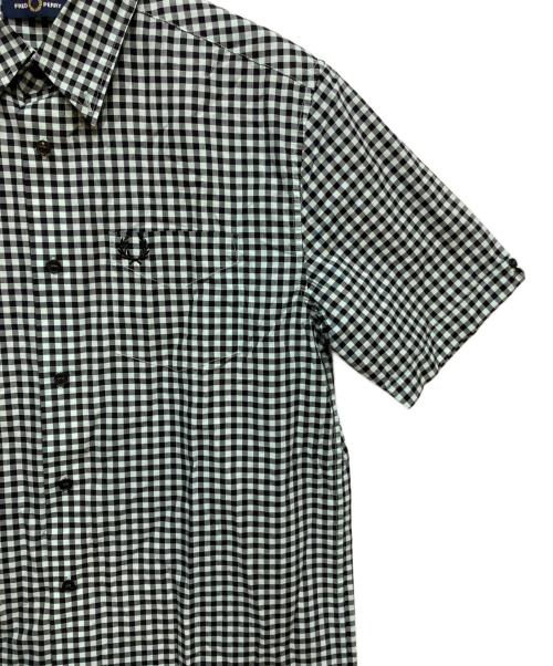 FRED PERRY（フレッドペリー）FRED PERRY (フレッドペリー) 半袖シャツ グリーン×ブラック サイズ:Mの古着・服飾アイテム