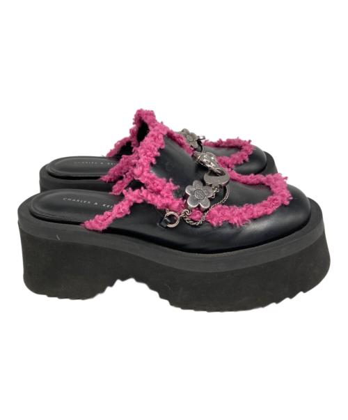CHARLES & KEITH（チャールズアンドキース）CHARLES & KEITH (チャールズアンドキース) TOY STORY (トイストーリー) ロッツォ チェーンエンベリッシュドプラットフォームミュール ブラック サイズ:37の古着・服飾アイテム