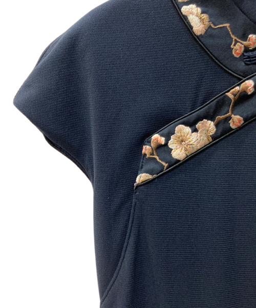 VIVIENNE TAM（ヴィヴィアンタム）VIVIENNE TAM (ヴィヴィアンタム) 刺繍チャイナドレス ネイビー サイズ:Ｓの古着・服飾アイテム