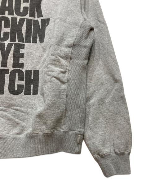 BlackEyePatch（ブラックアイパッチ）BlackEyePatch (ブラックアイパッチ) クルーネックスウェット グレー サイズ:Mの古着・服飾アイテム