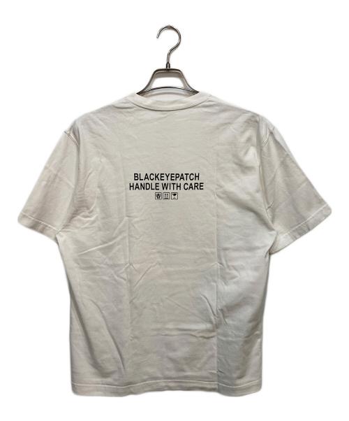 BlackEyePatch（ブラックアイパッチ）BlackEyePatch (ブラックアイパッチ) HANDLE WITH CARE TEE ホワイト サイズ:Mの古着・服飾アイテム