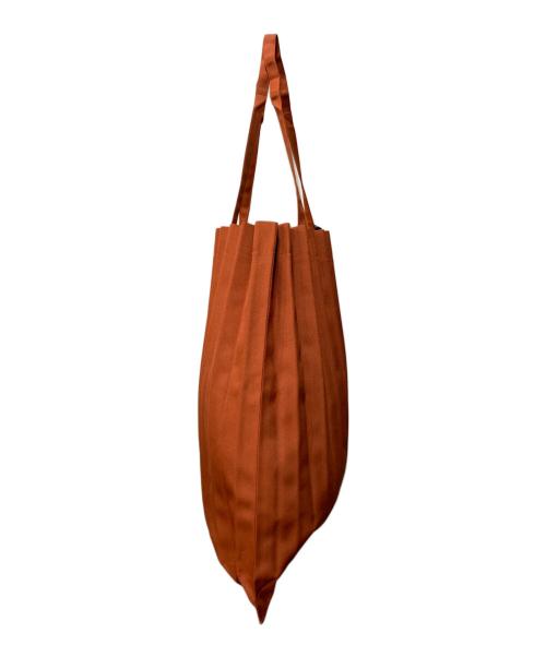 me ISSEY MIYAKE（ミーイッセイ ミヤケ）me ISSEY MIYAKE (ミーイッセイ ミヤケ) TRUNK PLEATS BAG/トランクプリーツバッグ ブラウン 未使用品の古着・服飾アイテム
