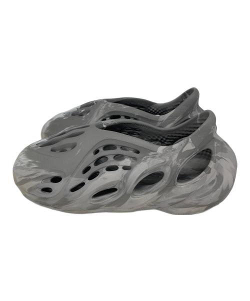 adidas（アディダス）adidas (アディダス) YEEZY FOAM RUNNER グレー サイズ:US7の古着・服飾アイテム