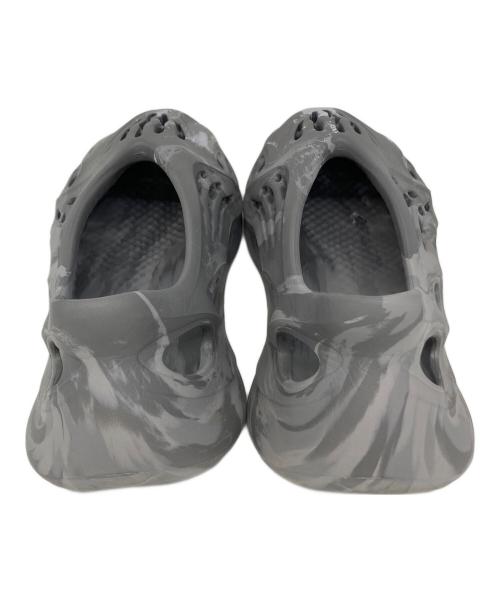 adidas（アディダス）adidas (アディダス) YEEZY FOAM RUNNER グレー サイズ:US7の古着・服飾アイテム