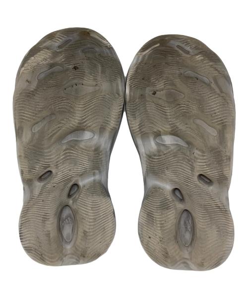 adidas（アディダス）adidas (アディダス) YEEZY FOAM RUNNER グレー サイズ:US7の古着・服飾アイテム