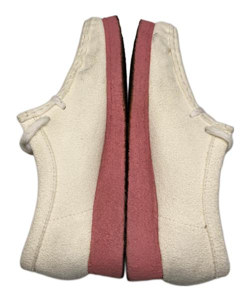 CLARKS（クラークス）CLARKS (クラークス) ワラビースエードシューズ アイボリー サイズ:23.5の古着・服飾アイテム