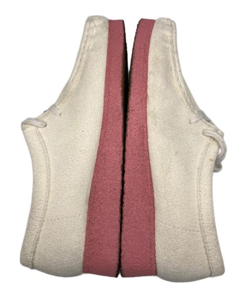 CLARKS（クラークス）CLARKS (クラークス) ワラビースエードシューズ アイボリー サイズ:23.5の古着・服飾アイテム