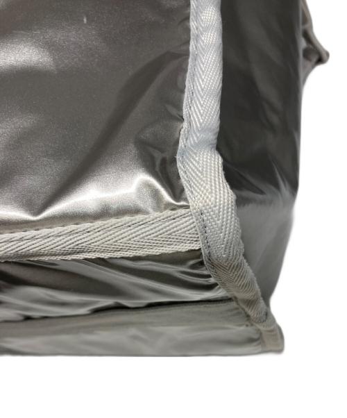 LeSportsac（レスポートサック）LeSportsac (レスポートサック) ひとりっぷ (ヒトリップ) ONE DAY CABIN シルバーの古着・服飾アイテム