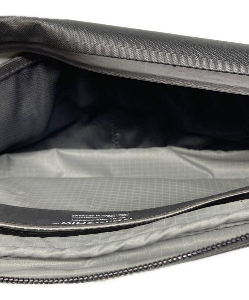 RE:FORM（リフォーム）RE:FORM (リフォーム) XB:01 CROSSBODY 3L ブラックの古着・服飾アイテム