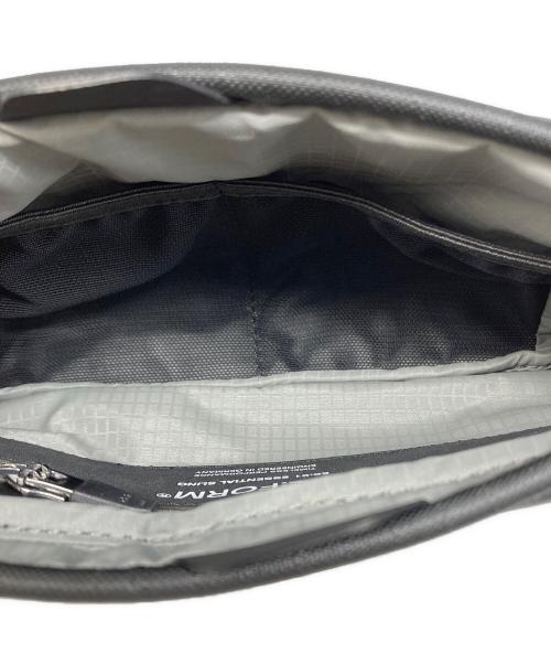 RE:FORM（リフォーム）RE:FORM (リフォーム) ES:01 ESSENTIAL SLING 1.2L ブラックの古着・服飾アイテム