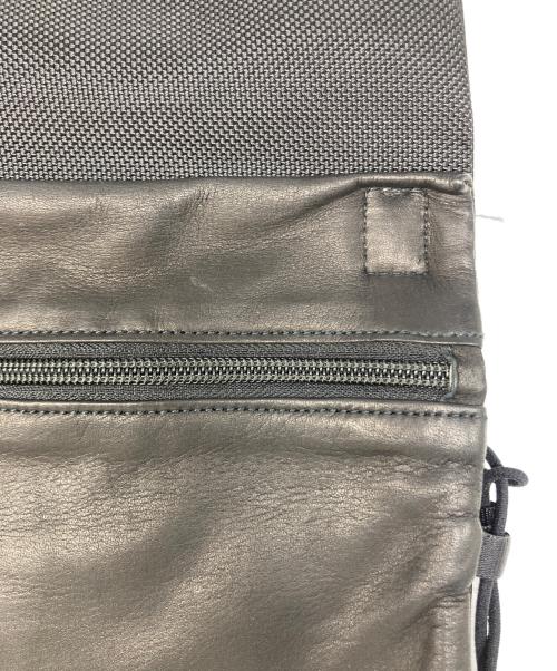 YOHJI YAMAMOTO（ヨウジヤマモト）YOHJI YAMAMOTO (ヨウジヤマモト) GARMENT LEATHER BOTTLE SACOCHE ブラックの古着・服飾アイテム